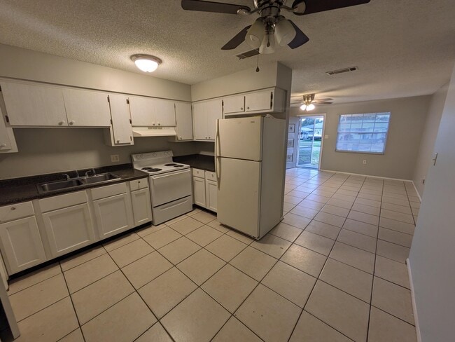 Building Photo - 757 Lunar Lake Cir