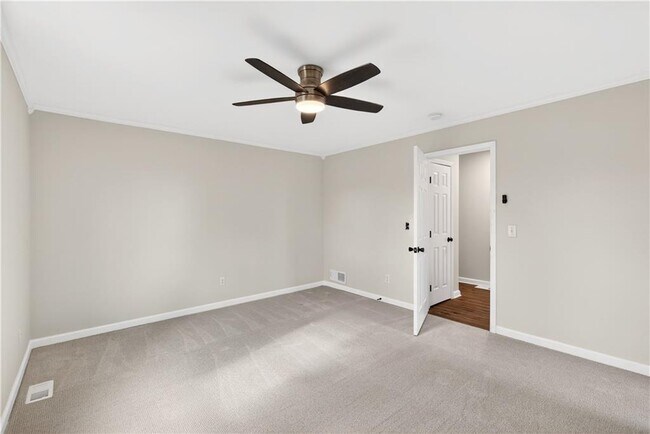 Building Photo - 4933 Dana Dr NE