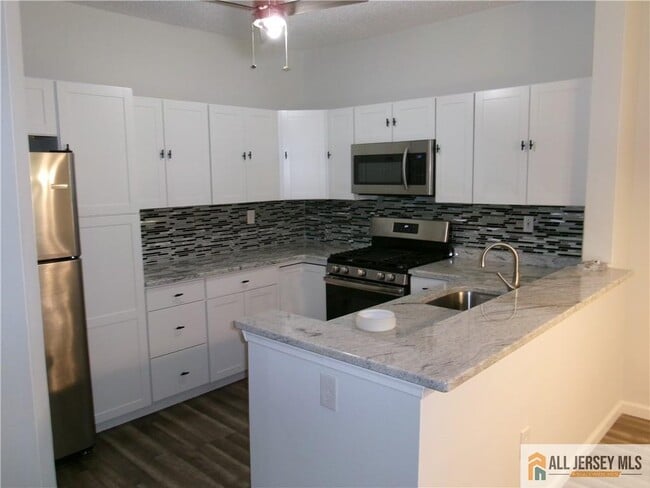Building Photo - 4261 Bayberry Ct