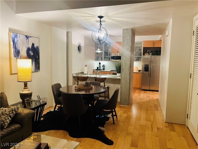 Building Photo - 353 E Bonneville Ave