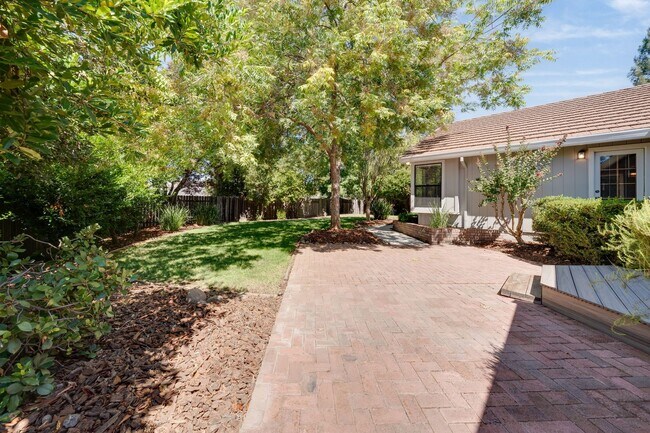 Building Photo - Bright and Stylish 4BD/2BA Home with 3 Car...