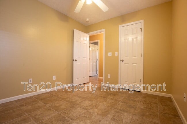 Building Photo - 25 Kalin St