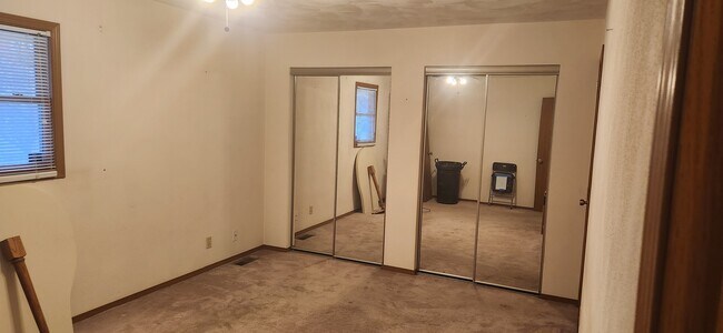 Building Photo - 403 Short St