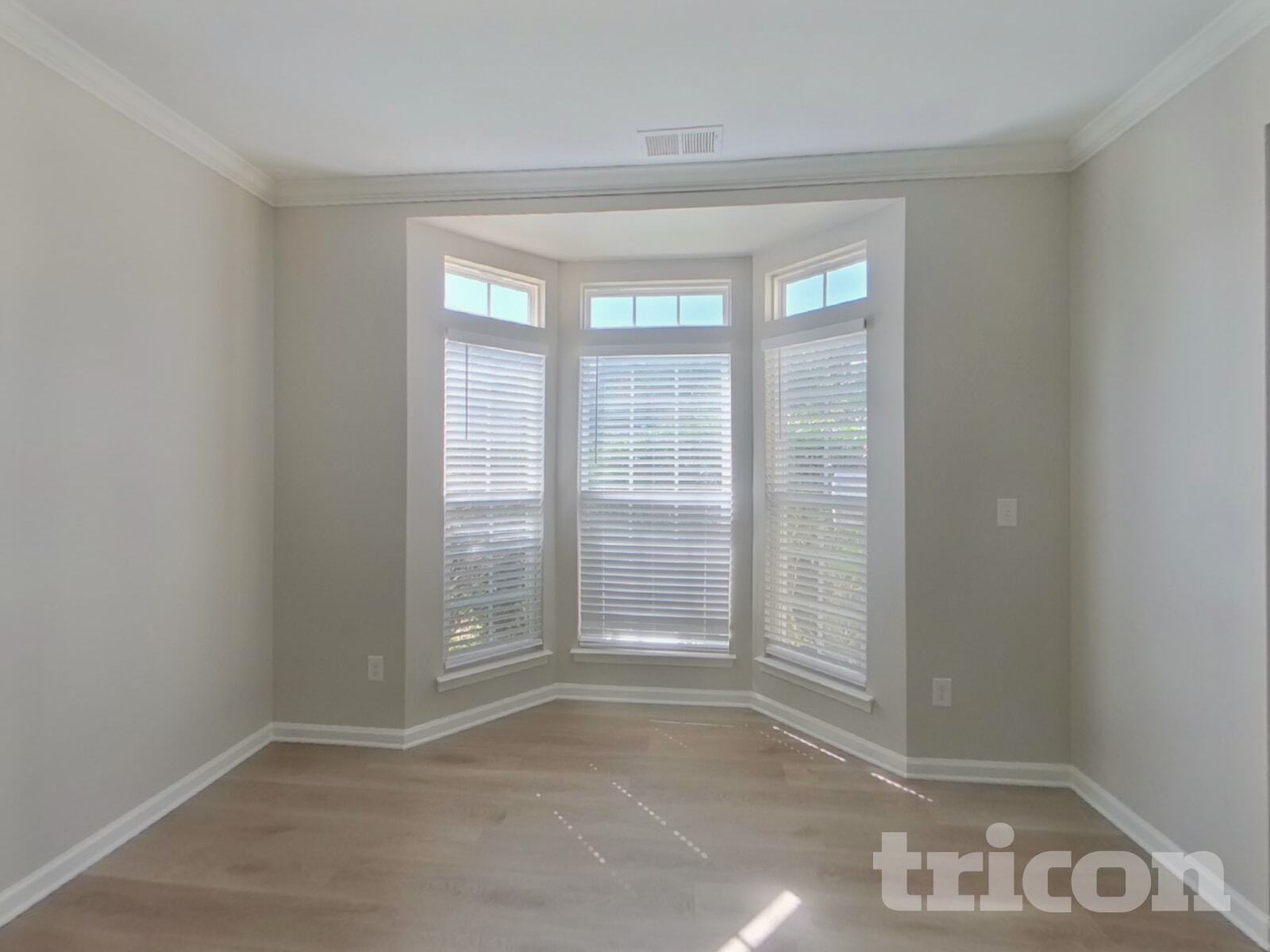 Building Photo - 1002 Hollingdale Ct