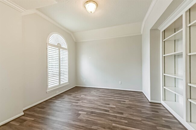 Building Photo - 14610 Farrawood Dr