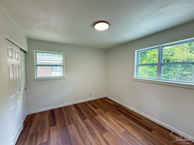 Building Photo - 5230 Springhill Dr