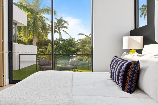 Building Photo - 4585 Nautilus Dr