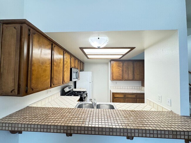 Building Photo - 450 Solar Way