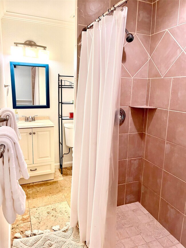 Building Photo - 2109 N Red Cedar Cir