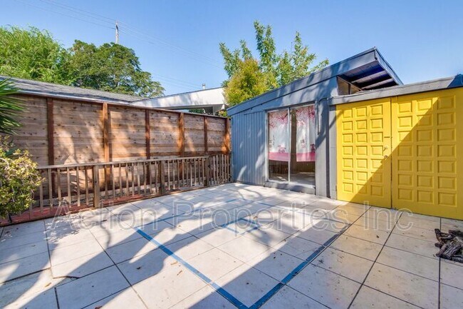 Building Photo - 18850 Newsom Ave