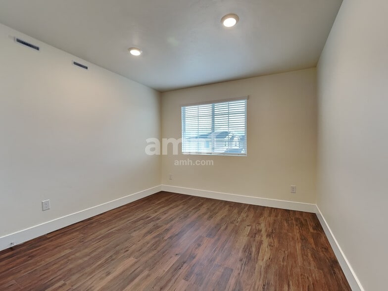 Building Photo - 1317 E Old Mesquite St