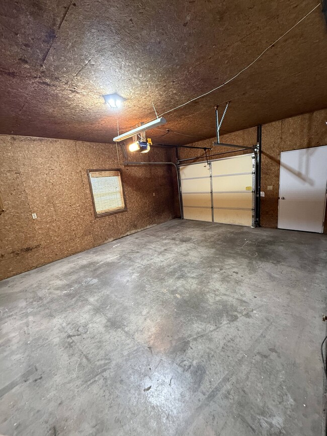 Building Photo - 14102 Southwind Dr