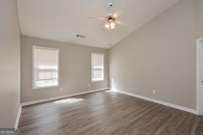 Building Photo - 645 Pebble Blvd