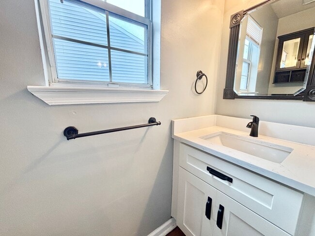 Building Photo - Gorgeous 3 Bedroom Home In Virginia Beach