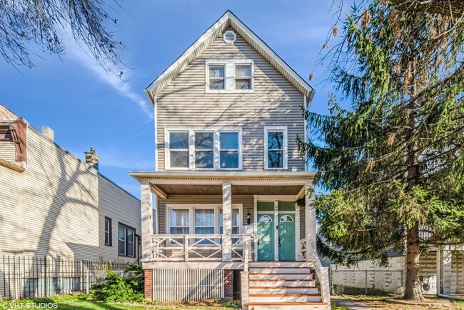 Building Photo - 3235 N Albany Ave