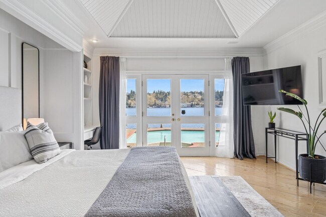 Building Photo - 6408 E Mercer Way