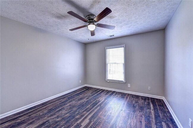Building Photo - 235 Tanners Ct