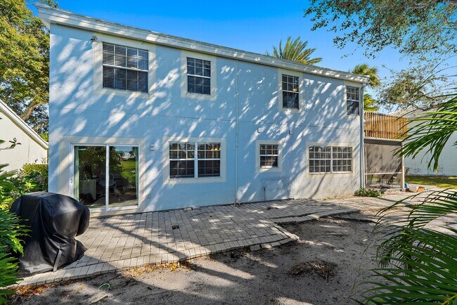 Building Photo - 18213 SE Fairview Cir