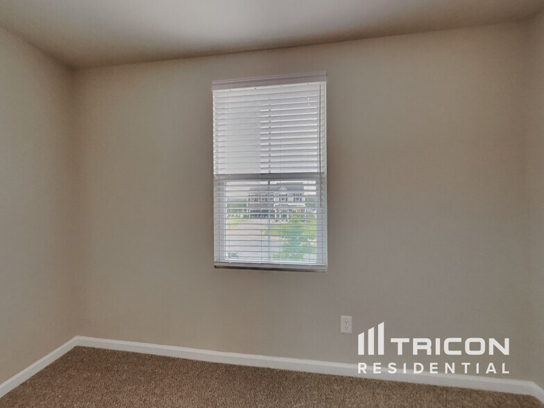 Building Photo - 16 Powder Ct