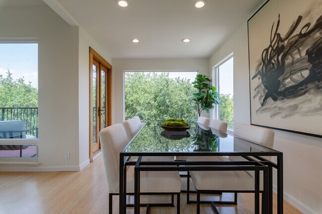 Building Photo - Beautiful Hollywood Hills Home For Lease!