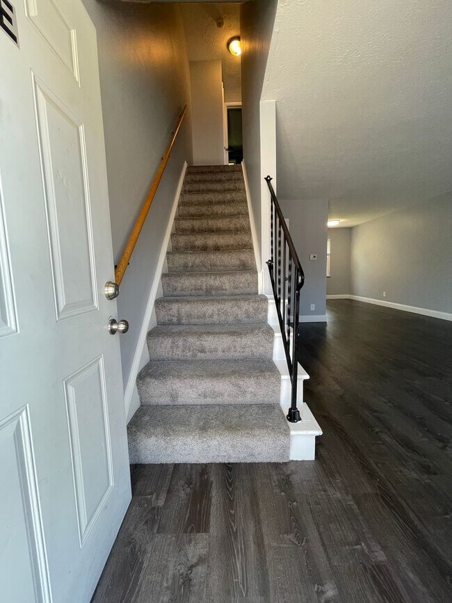 Building Photo - Bexvie Village Townhomes