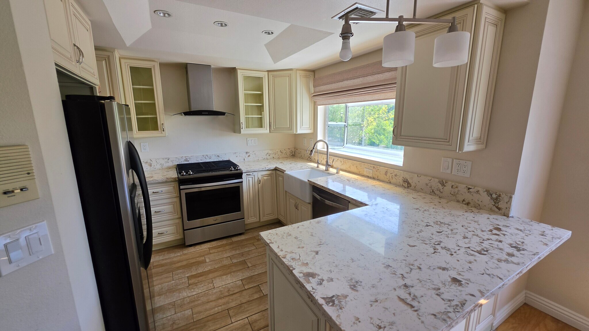 Spacious kitchen - 644 Warwick Ave