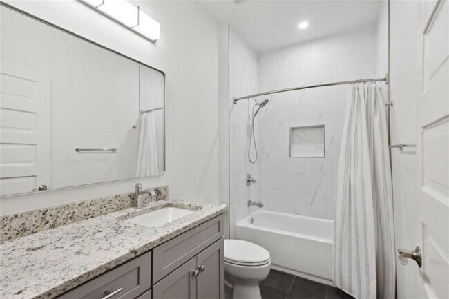 Building Photo - 111 Clifton St SE