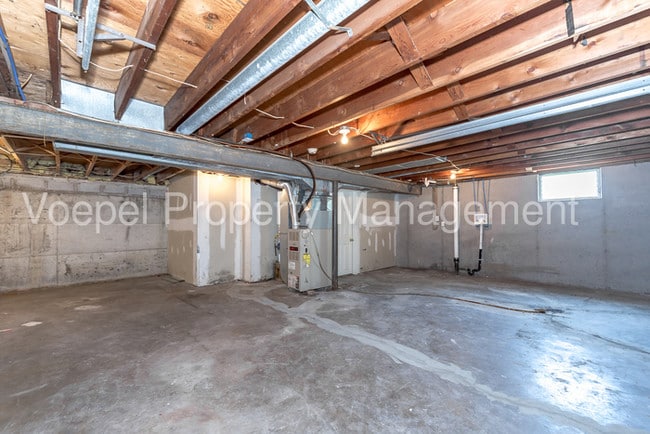 Building Photo - 2 Bedroom 1 Bath Remodeled KCK Duplex