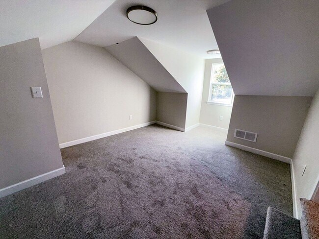Building Photo - Charming Cape Cod in Columbus | 3BR, Updat...