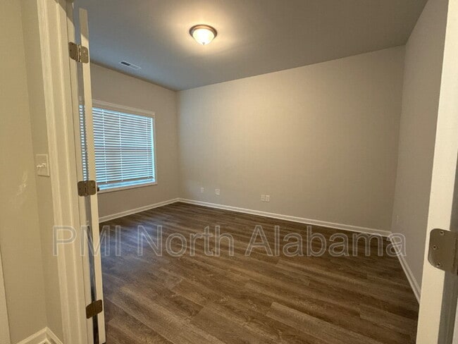 Building Photo - 102 Ranna Dr