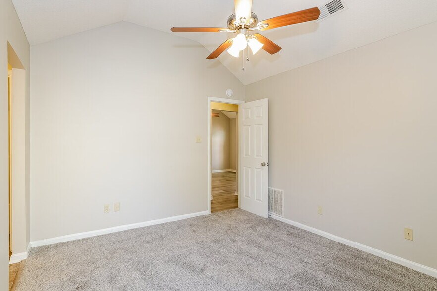 Building Photo - 6883 Lagrange Cir N