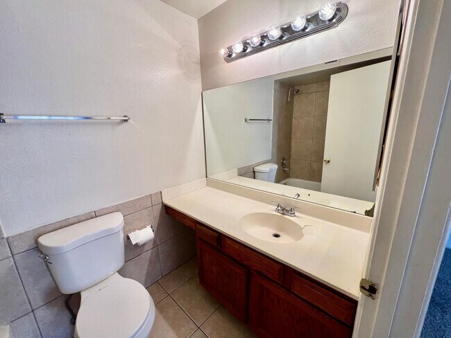 Building Photo - 953 W Emelita Cir