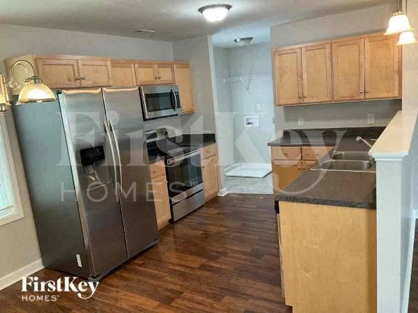 Building Photo - 100 Ash Ave NW