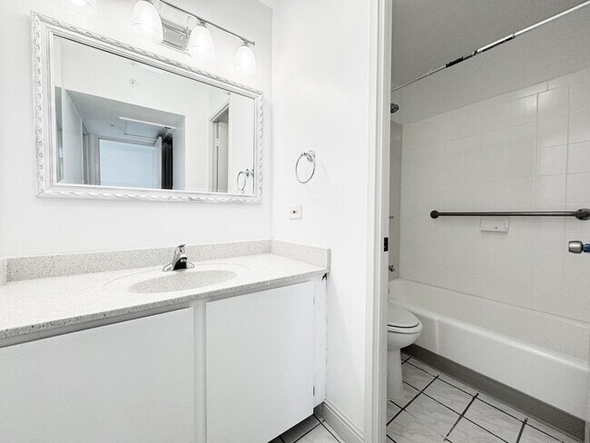 Building Photo - Large 2/2 in Heart of Waikiki with Central A/C & Utilities Included