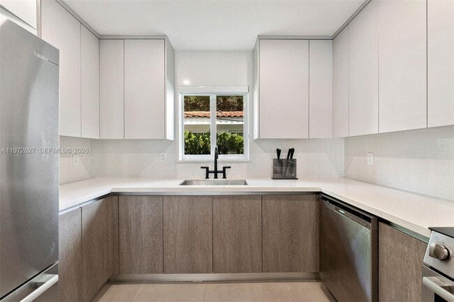 Building Photo - 45 Palermo Ave