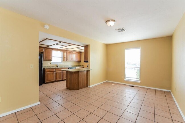 Building Photo - 609 NW 139th St