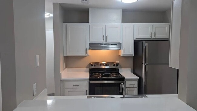 Building Photo - 2904-2914 W. Florida St-1bd/1ba