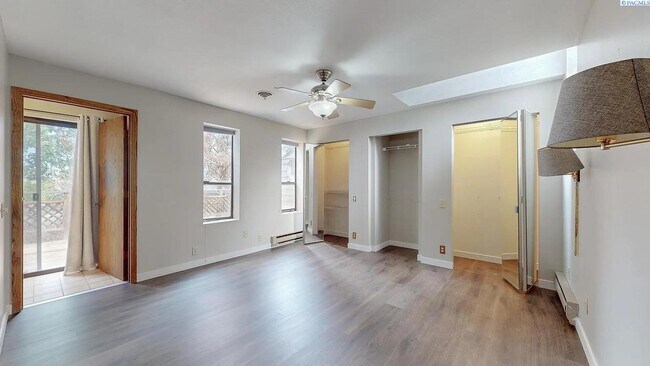 Building Photo - 3 bedroom, 3 bath home in Kennewick