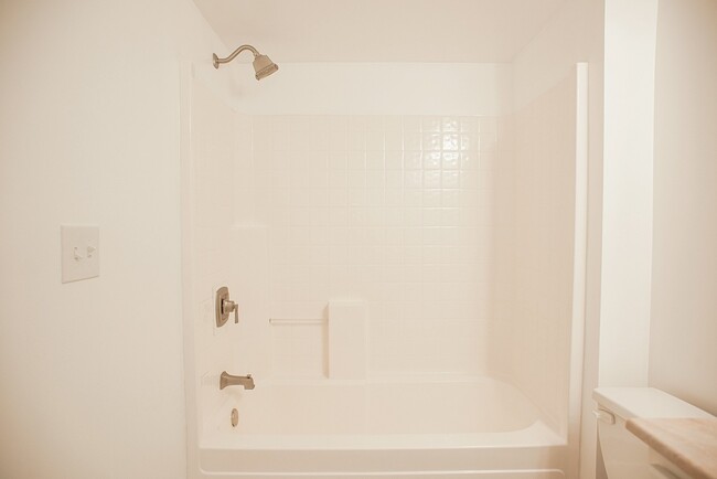 Building Photo - Townhome in the desired Chesapeake Harbour!!!