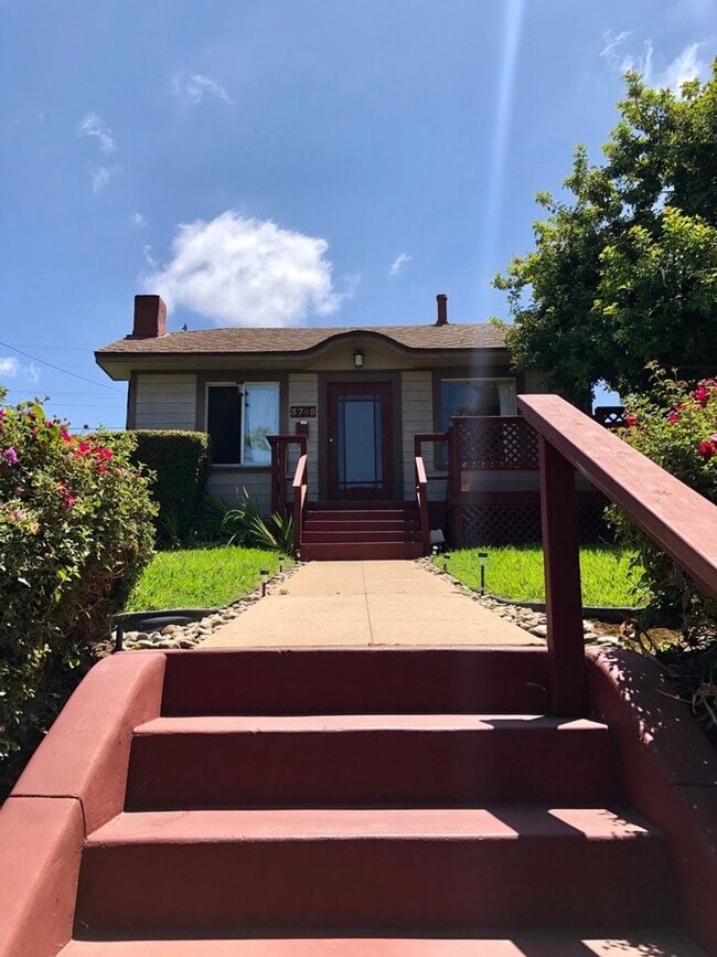 Primary Photo - Craftman Style Home in North Park! Blacks ...