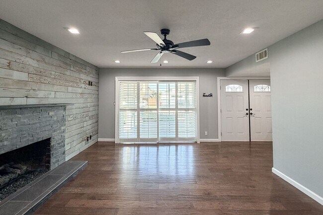 Building Photo - 4950 Nautilus St