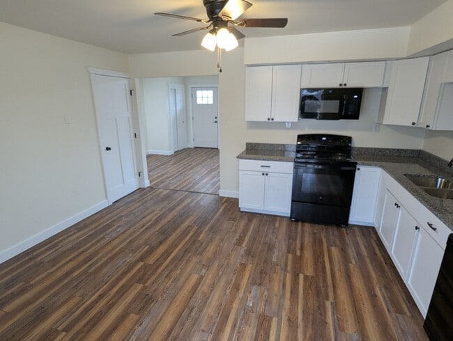 Building Photo - Fully Renovated 3 Bedroom Ranch