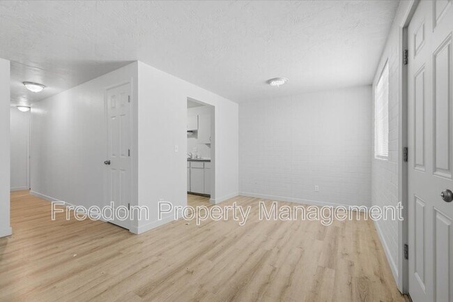 Building Photo - 3114 Iowa Ave