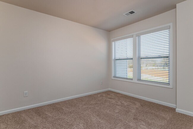 Building Photo - 437 Yellow Fox Rd