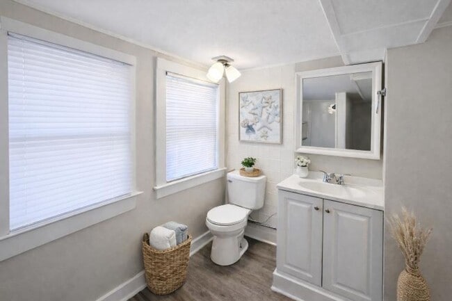 Building Photo - Cumberland Drive Triplex