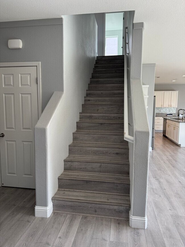 Building Photo - NOW AVAILABLE!! BEAUTIFUL HOME IN GATED COMMUNITY OF PATTERSON