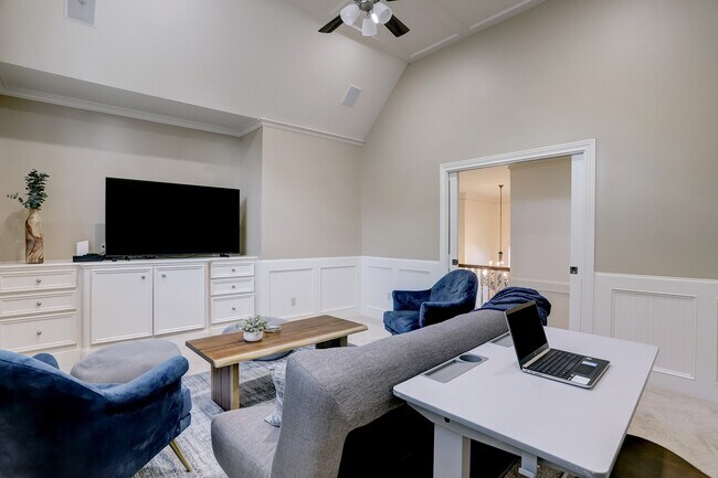 Building Photo - 127 E Bracebridge Cir