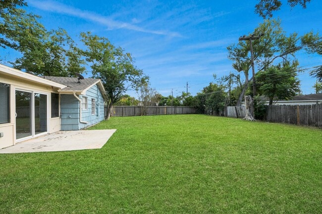 Building Photo - 7914 Marinette Dr