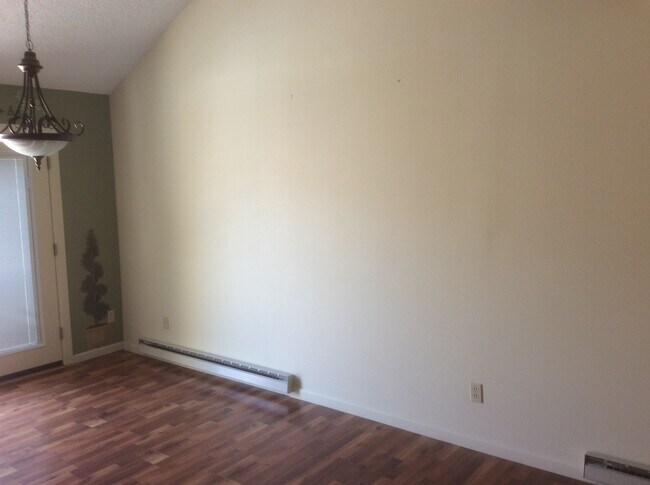 Building Photo - 3850 Woodglenn Pl