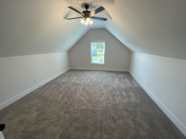 Building Photo - Maryville 37804 - 4 bedroom, 2 bath home - Call Ed Johnson 865-924-5045